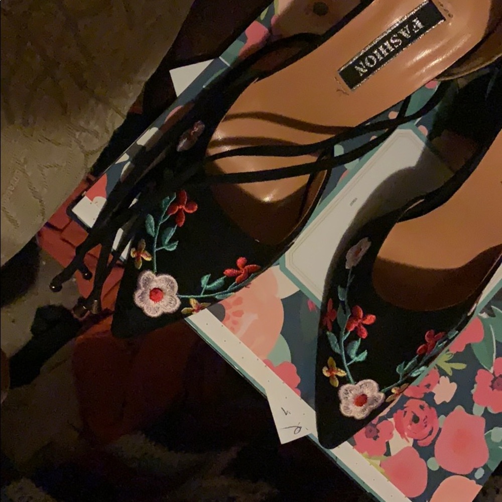Embroidered Heels - Picture 3 of 4